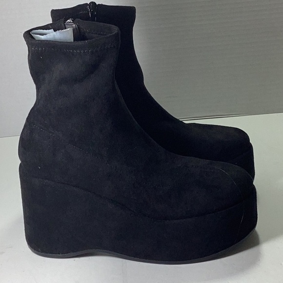 Wild Pair  Womens Earlee Faux Suede Ankle Booties - Picture 5 of 9